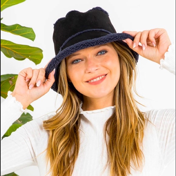 Fuzzy bucket Hat in black NWT - Picture 2 of 3